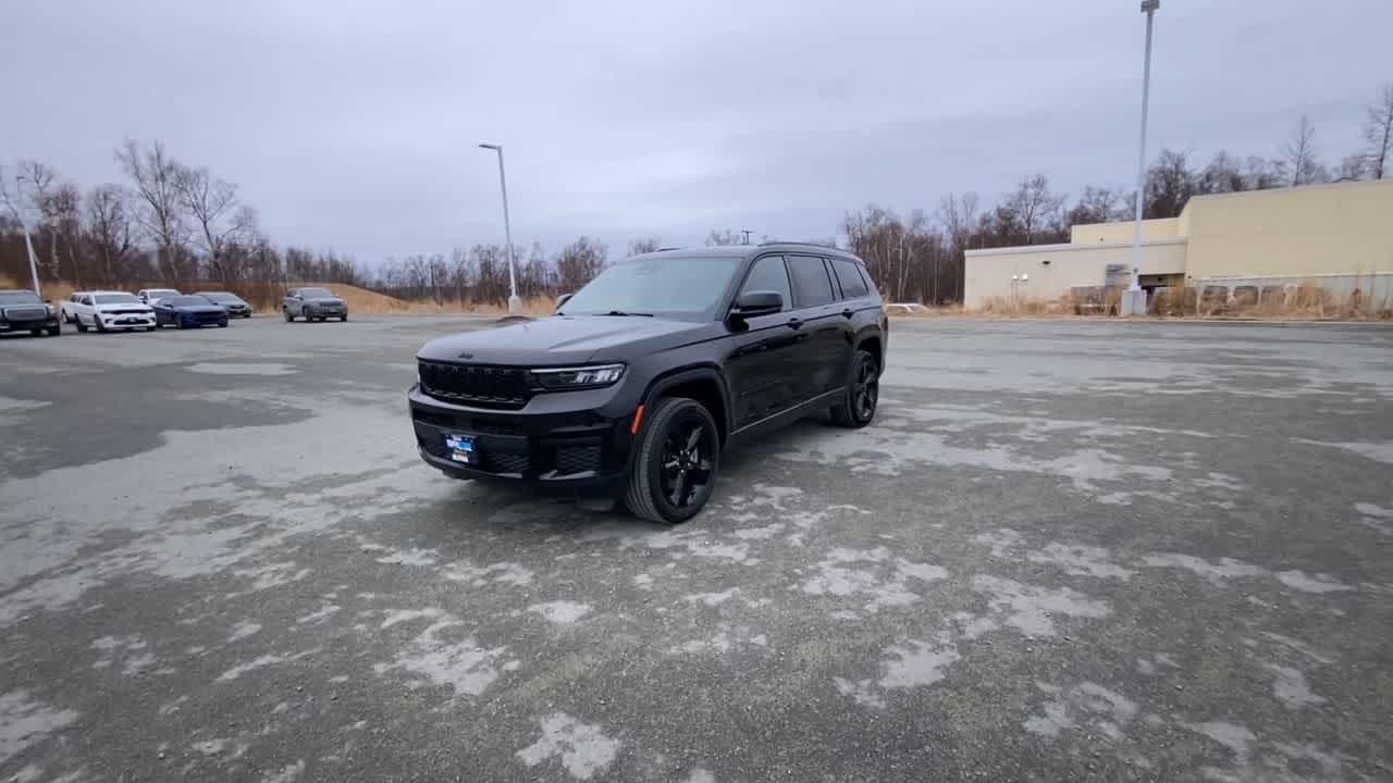 Thumbnail: 2023 Jeep Grand Cherokee - 9