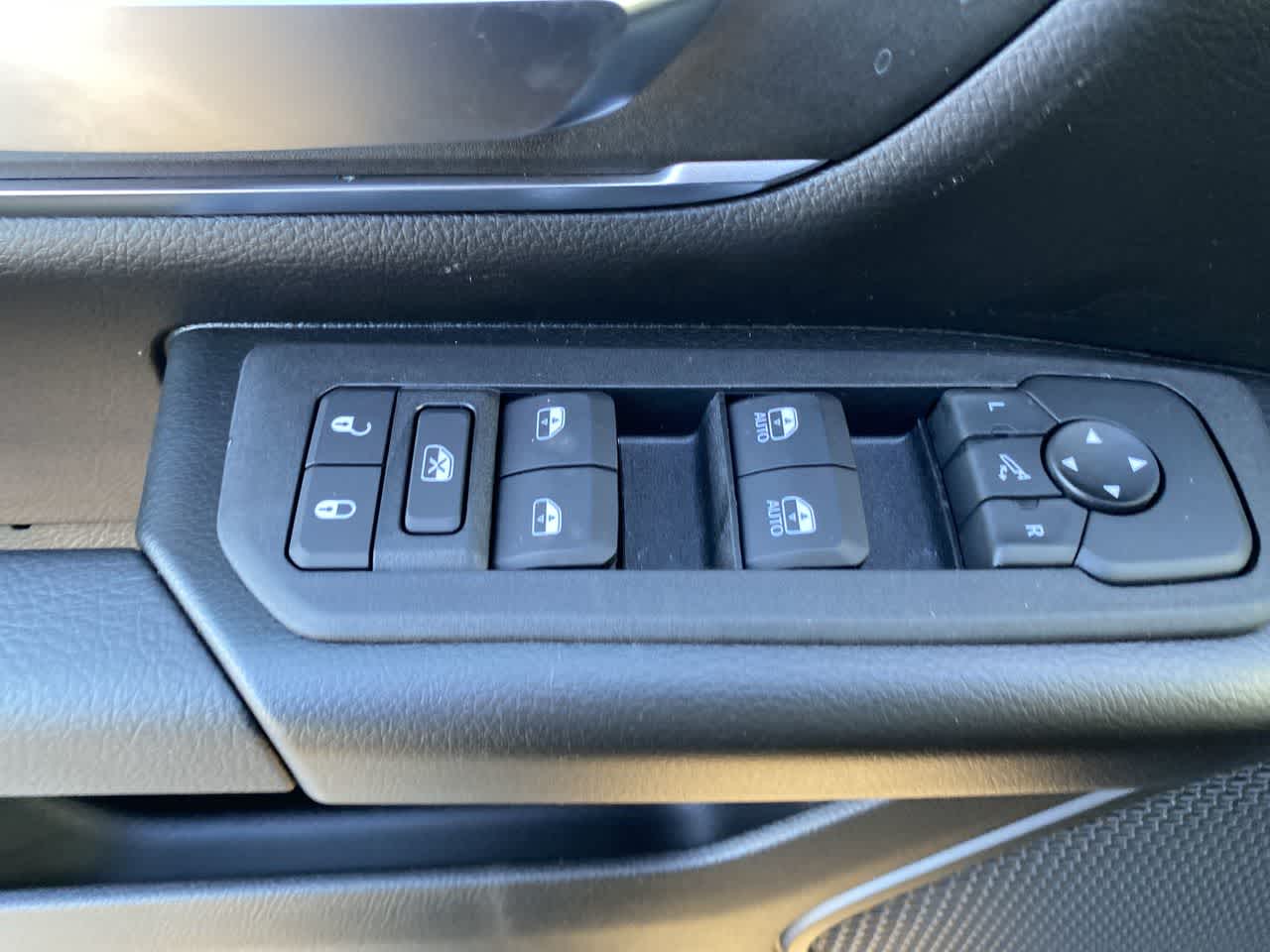 Thumbnail: 2026 RAM 1500 - 19