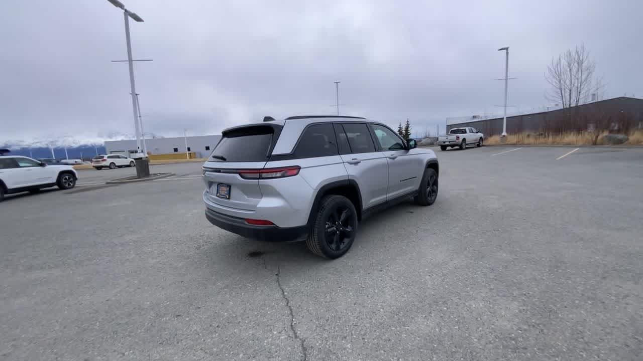 Thumbnail: 2026 Jeep Grand Cherokee - 13