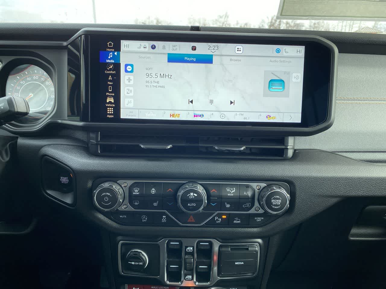 Thumbnail: 2025 Jeep Gladiator - 16