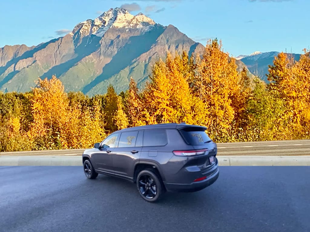 Used 2025 Jeep Grand Cherokee L Laredo SUV