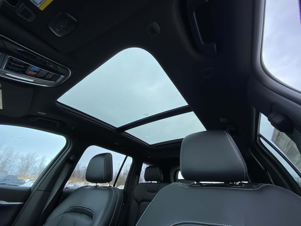 Thumbnail: 2026 Jeep Grand Cherokee - 23