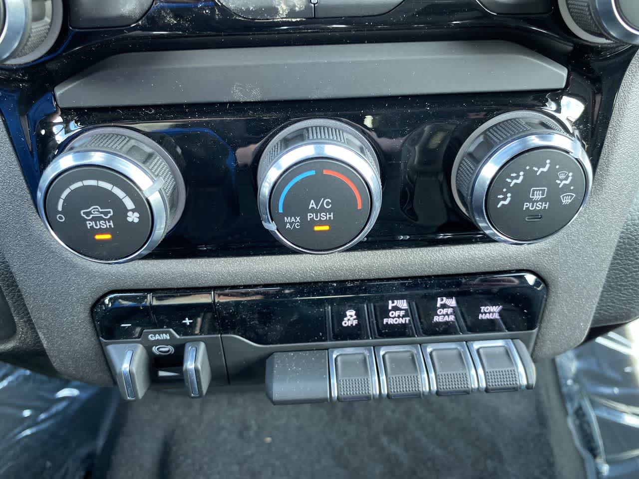 Thumbnail: 2025 RAM 1500 - 25