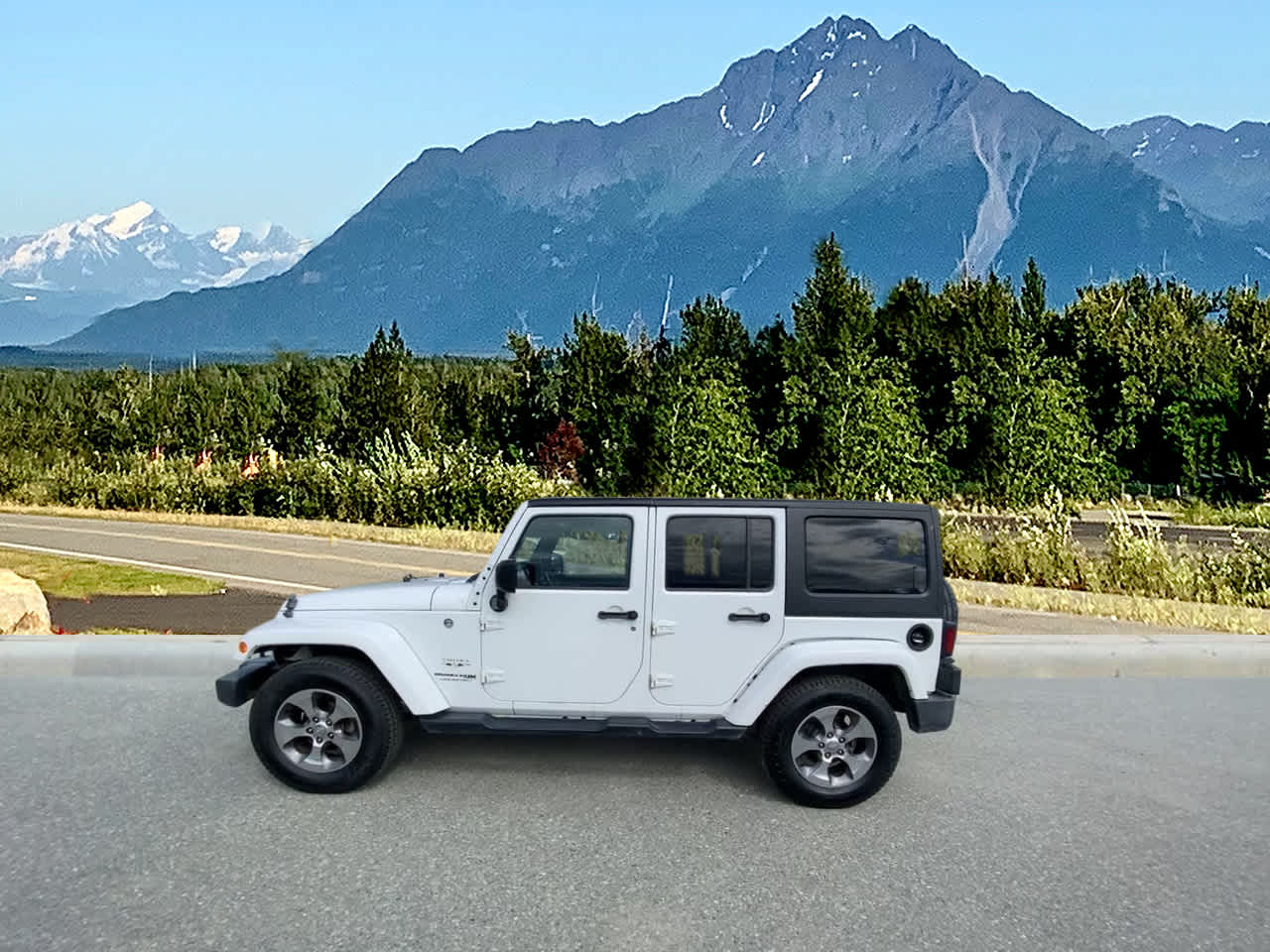 Used 2018 Jeep Wrangler JK Unlimited Sahara with VIN 1C4HJWEG7JL923567 for sale in Wasilla, AK