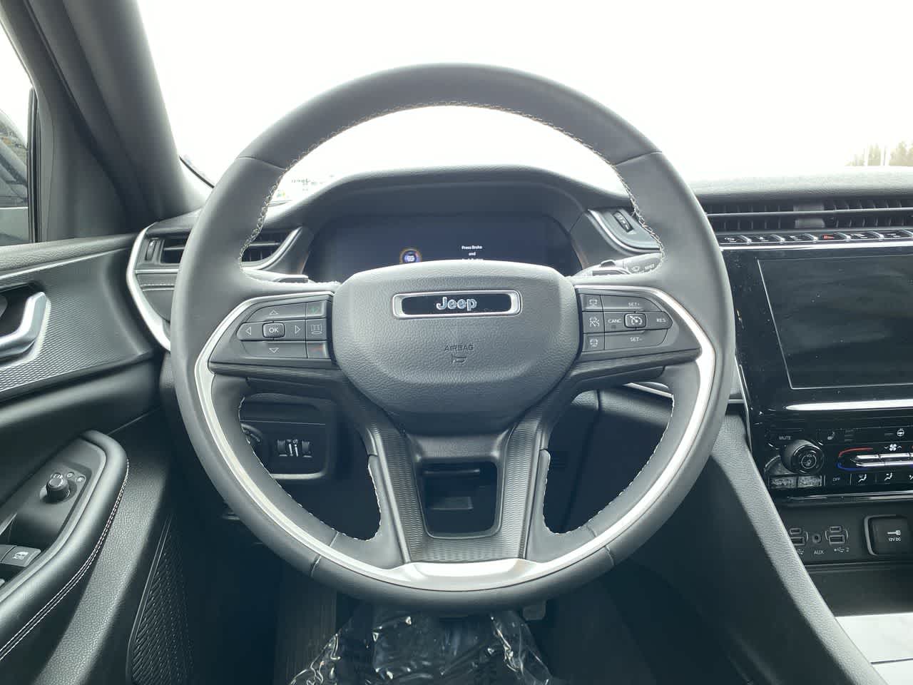 Thumbnail: 2023 Jeep Grand Cherokee - 14