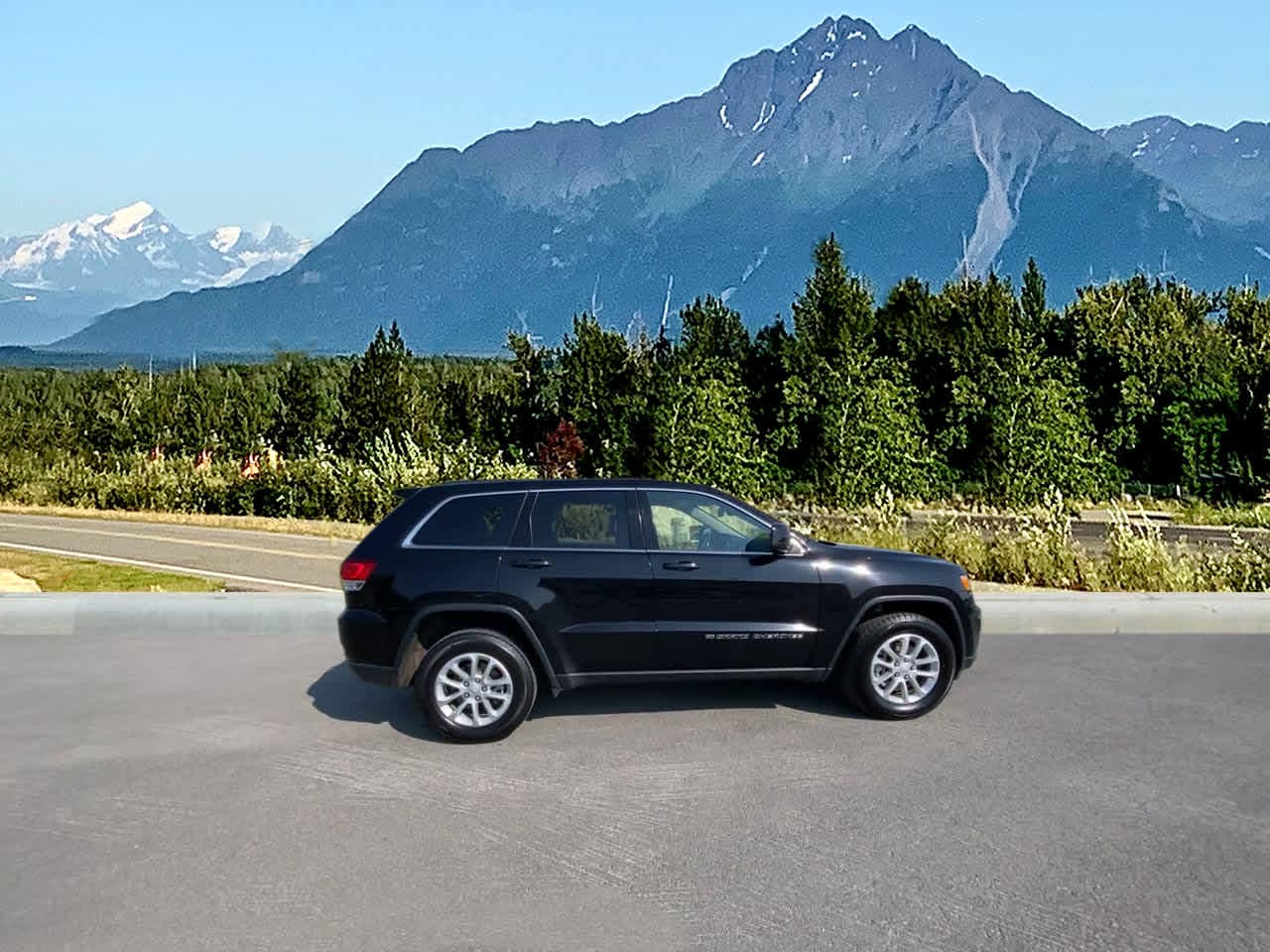 Thumbnail: 2022 Jeep Grand Cherokee - 8