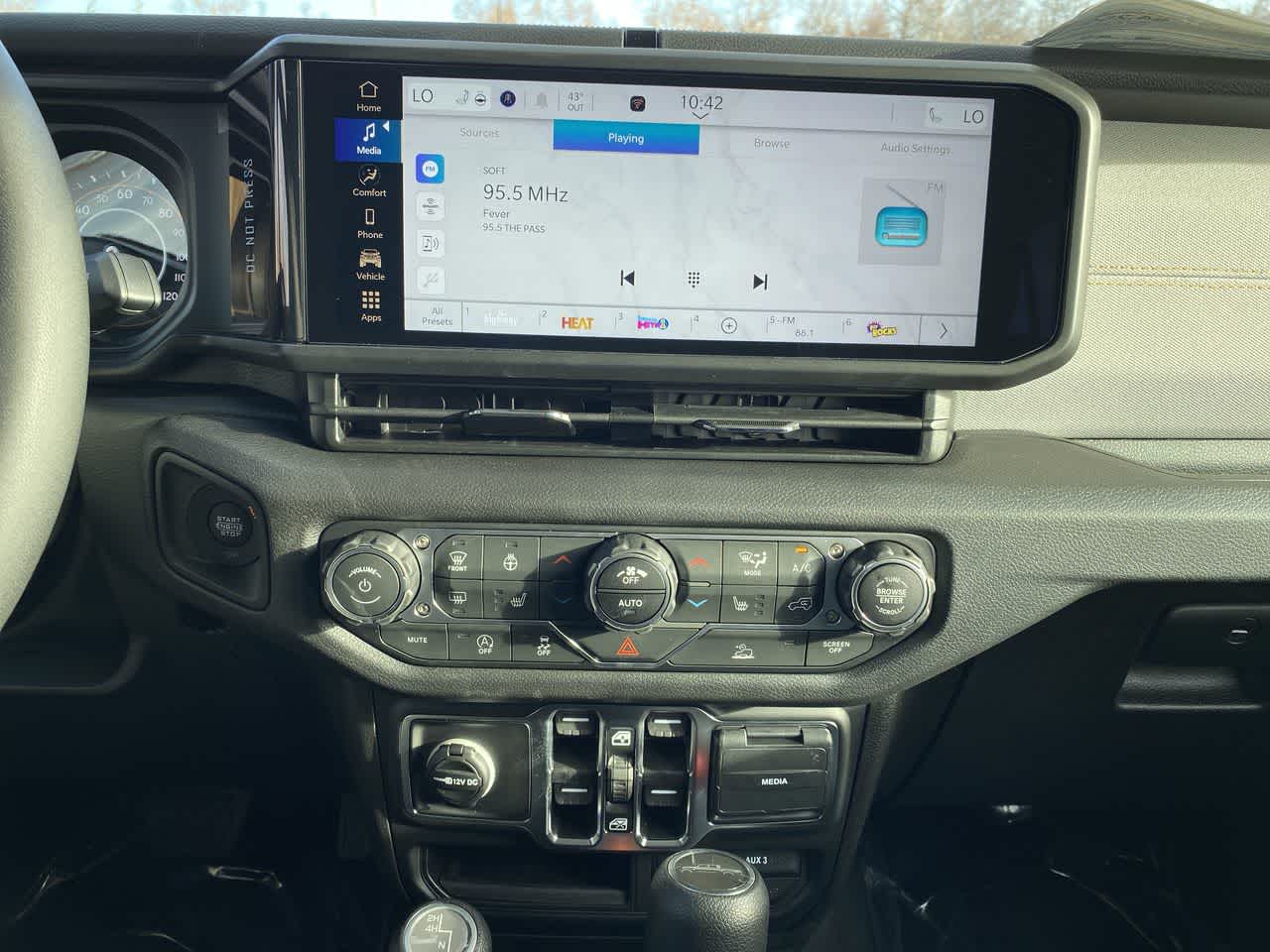 Thumbnail: 2025 Jeep Gladiator - 16