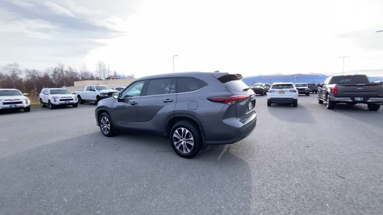 Thumbnail: 2024 Toyota Highlander - 9