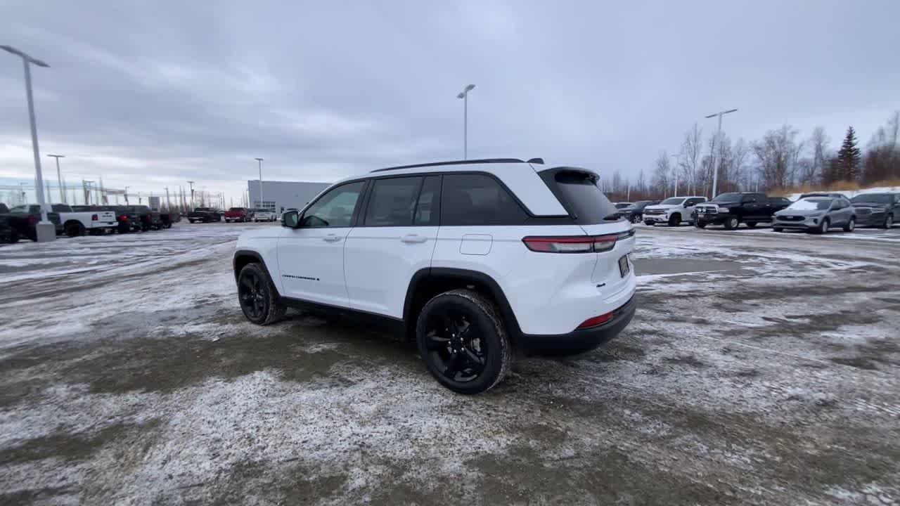 Thumbnail: 2025 Jeep Grand Cherokee - 9