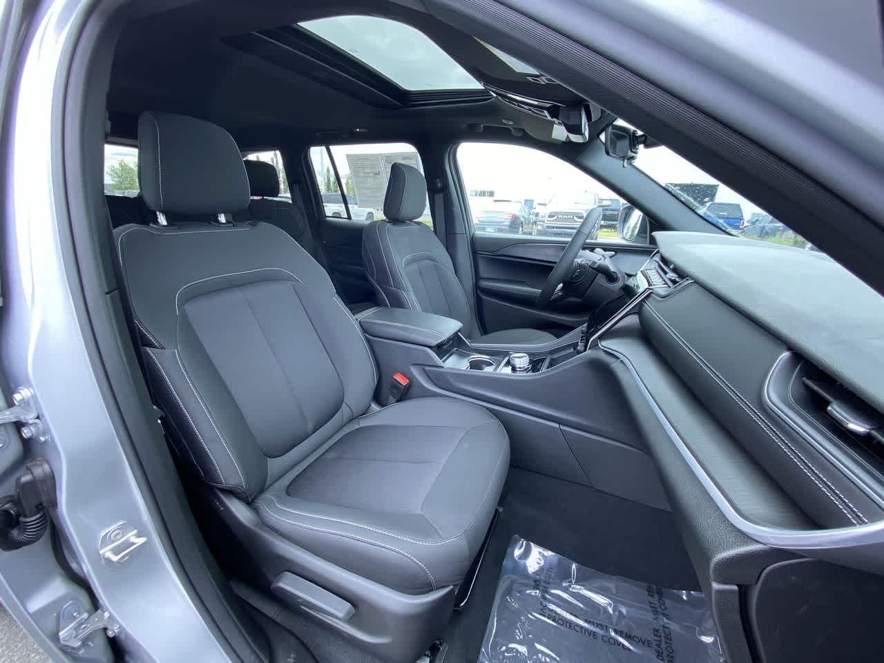 Thumbnail: 2025 Jeep Grand Cherokee - 26