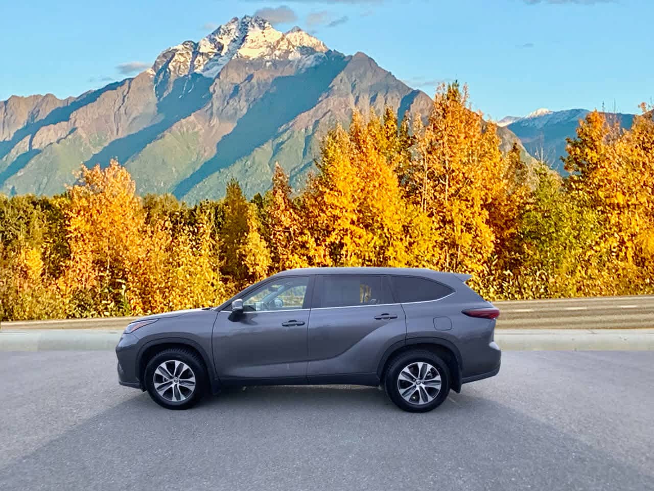 Thumbnail: 2024 Toyota Highlander - 3