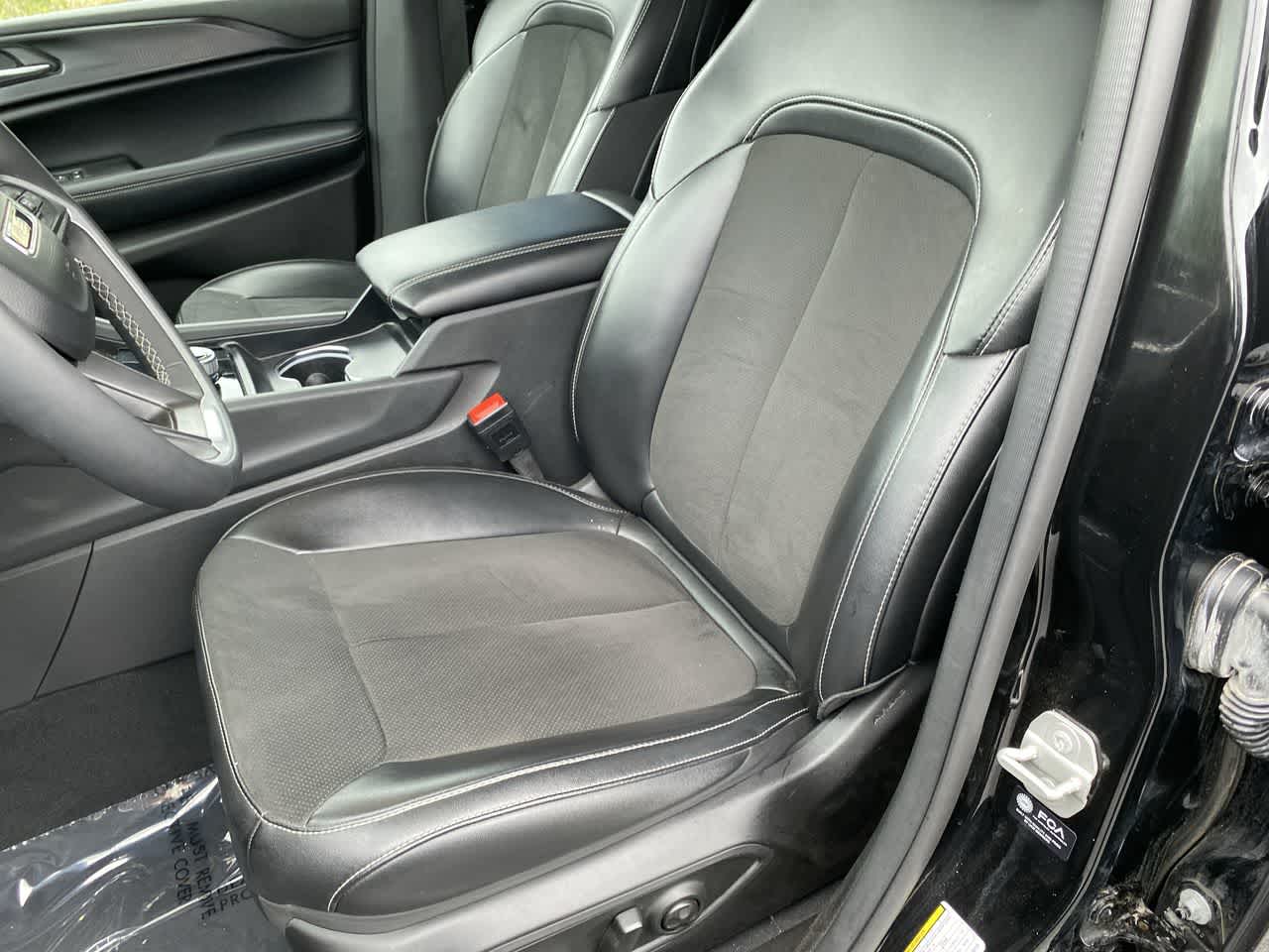 Thumbnail: 2024 Jeep Grand Cherokee L - 17