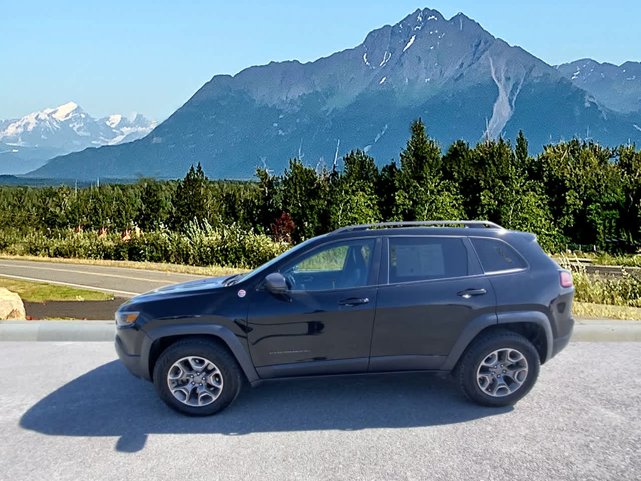 2020 Jeep Cherokee Trailhawk photo 2