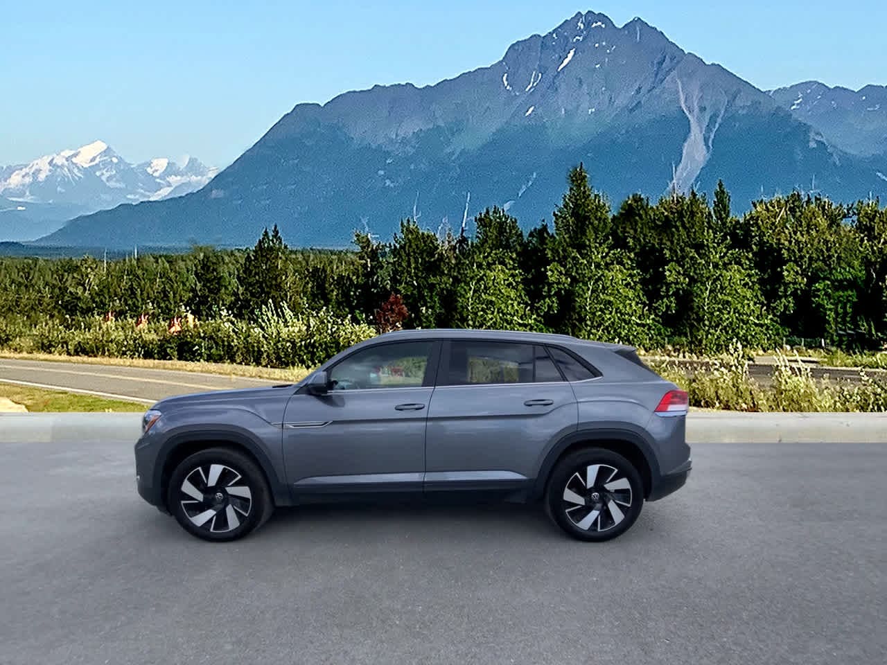 Used 2024 Volkswagen Atlas Cross Sport SE w/Tech with VIN 1V2HE2CA5RC219664 for sale in Wasilla, AK