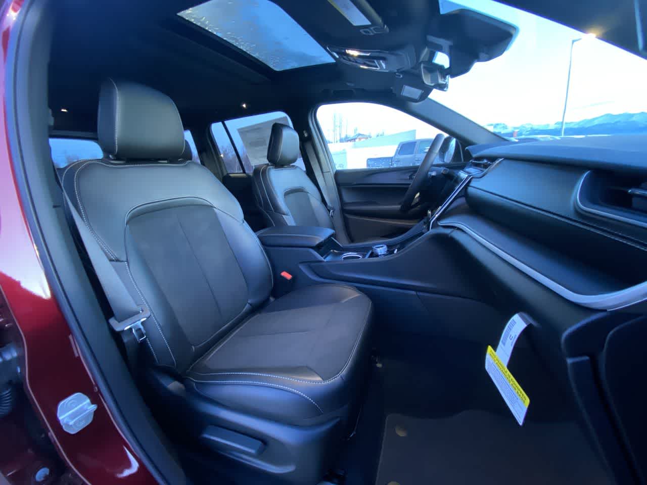 Thumbnail: 2025 Jeep Grand Cherokee - 26