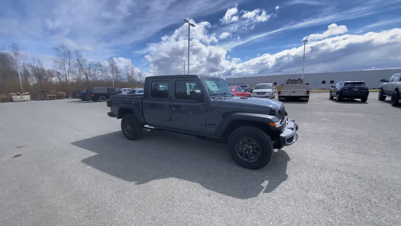 Thumbnail: 2026 Jeep Gladiator - 7