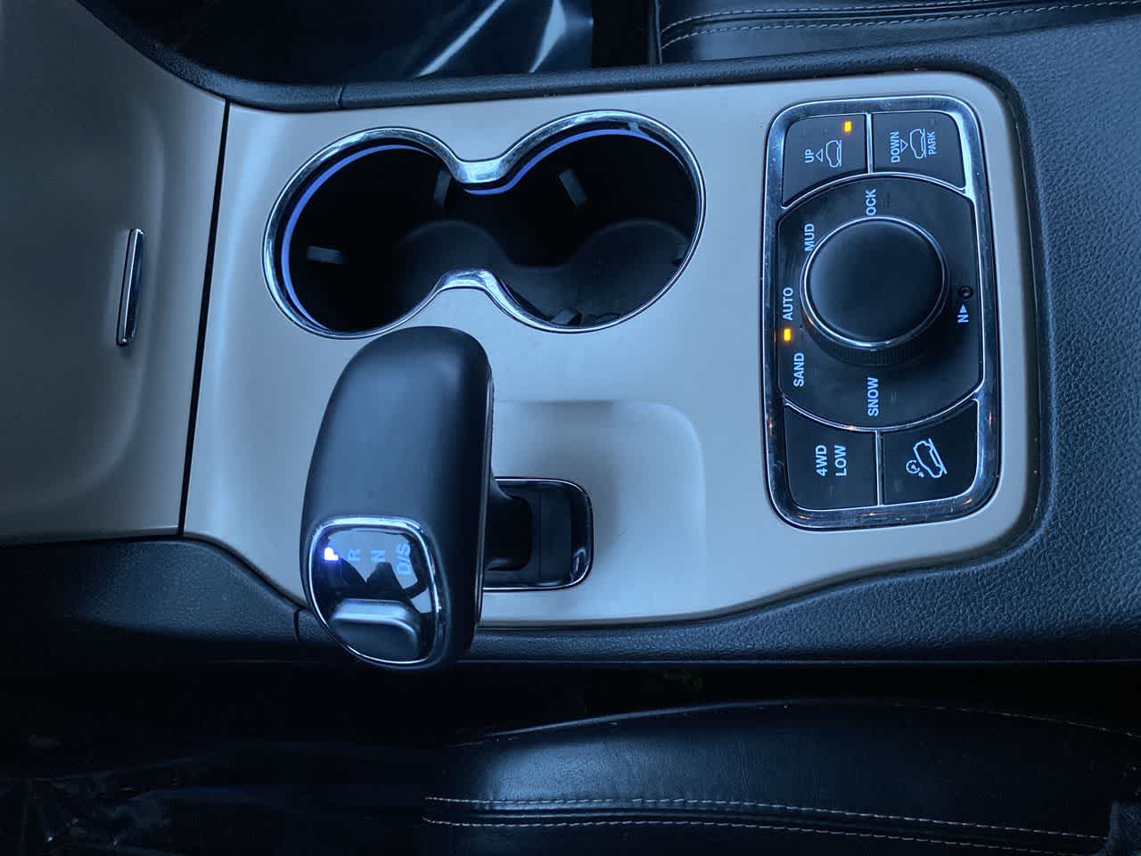 Thumbnail: 2015 Jeep Grand Cherokee - 20