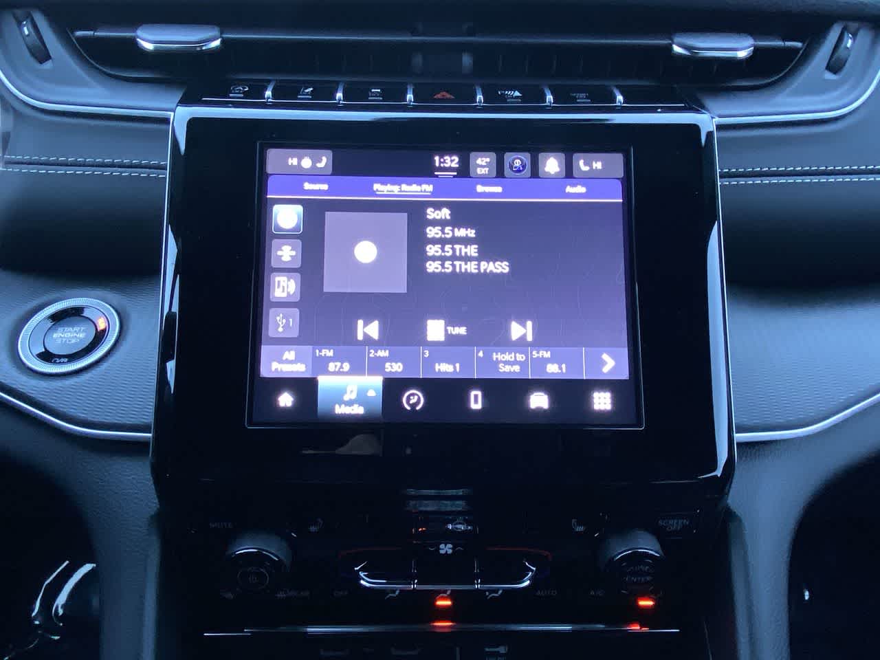 Thumbnail: 2025 Jeep Grand Cherokee - 16