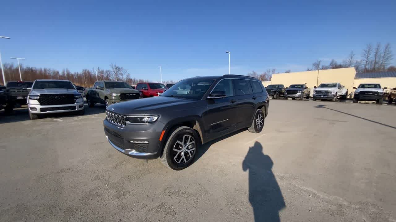 Thumbnail: 2024 Jeep Grand Cherokee L - 4