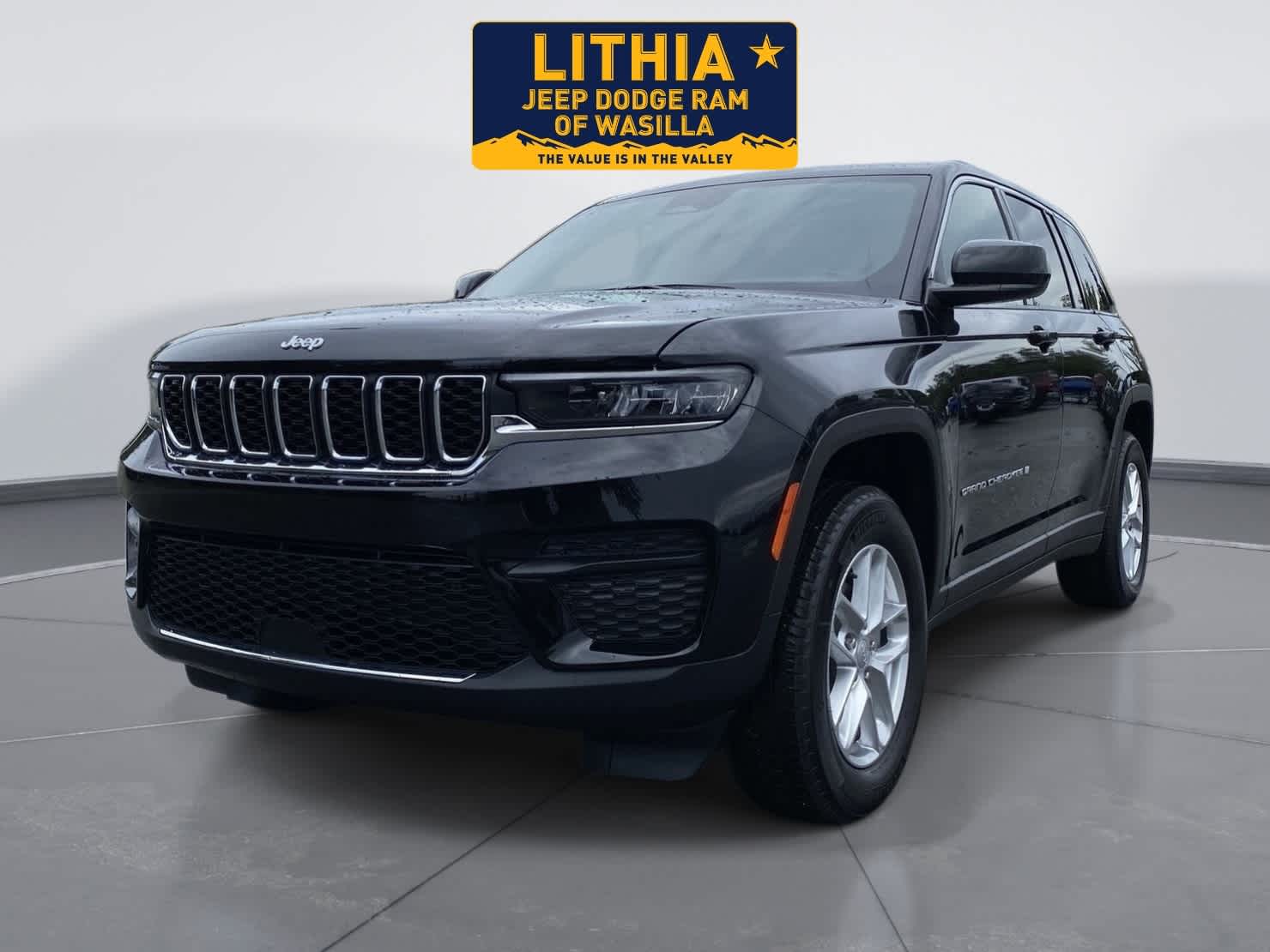 2026 Jeep Grand Cherokee LAREDO X 4X4