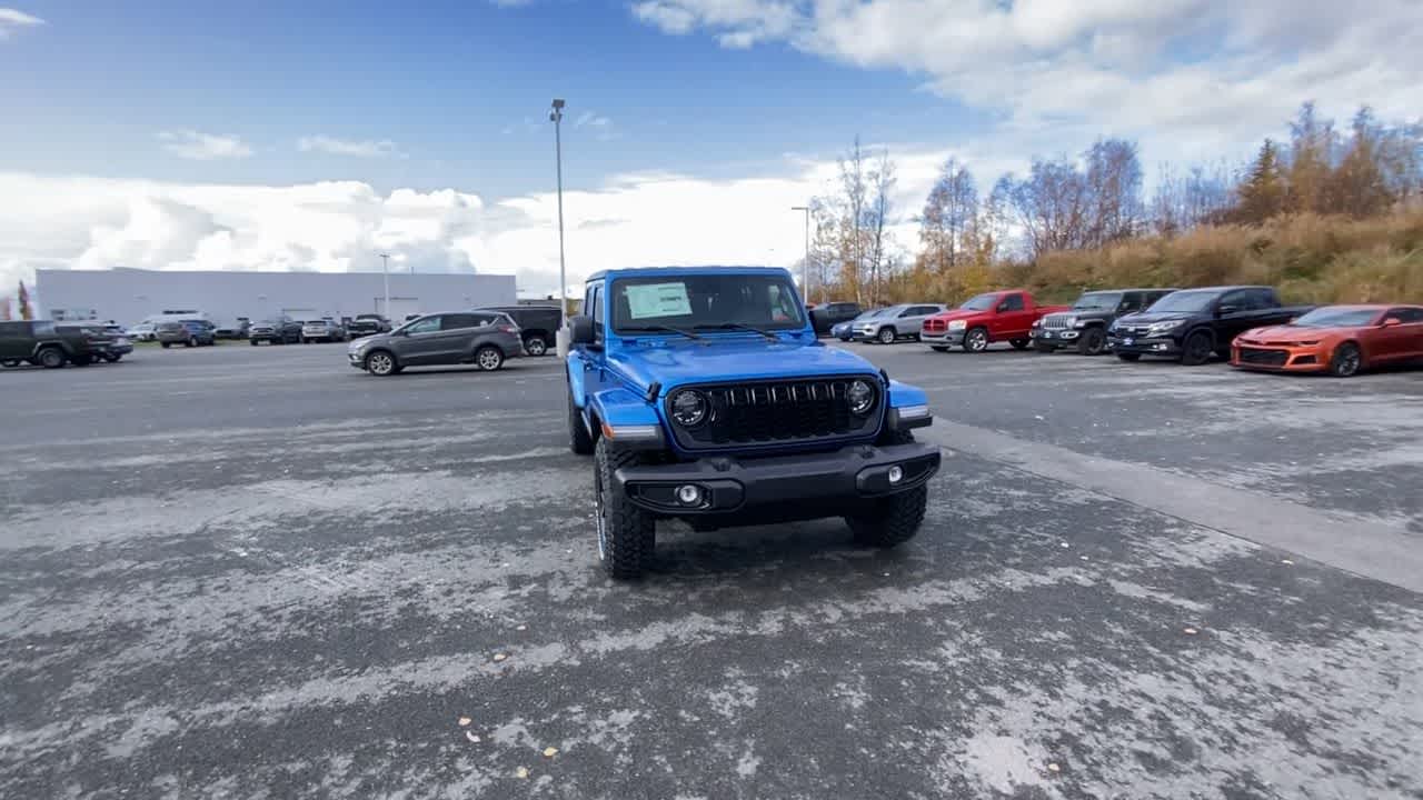 Thumbnail: 2025 Jeep Gladiator - 12