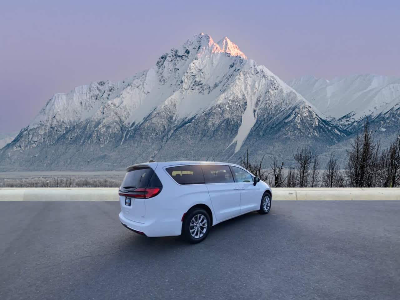 Thumbnail: 2026 Chrysler Pacifica - 5