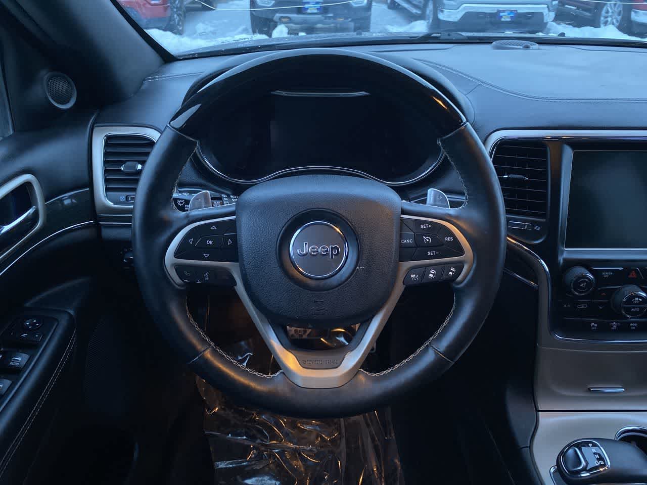 Thumbnail: 2015 Jeep Grand Cherokee - 14