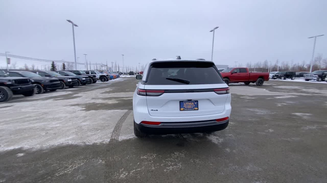 Thumbnail: 2026 Jeep Grand Cherokee - 11