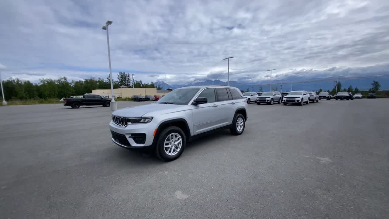 Thumbnail: 2025 Jeep Grand Cherokee - 9