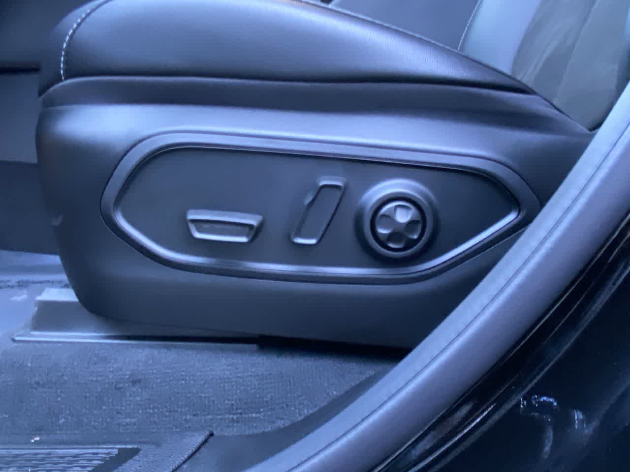 Thumbnail: 2025 Jeep Grand Cherokee - 12