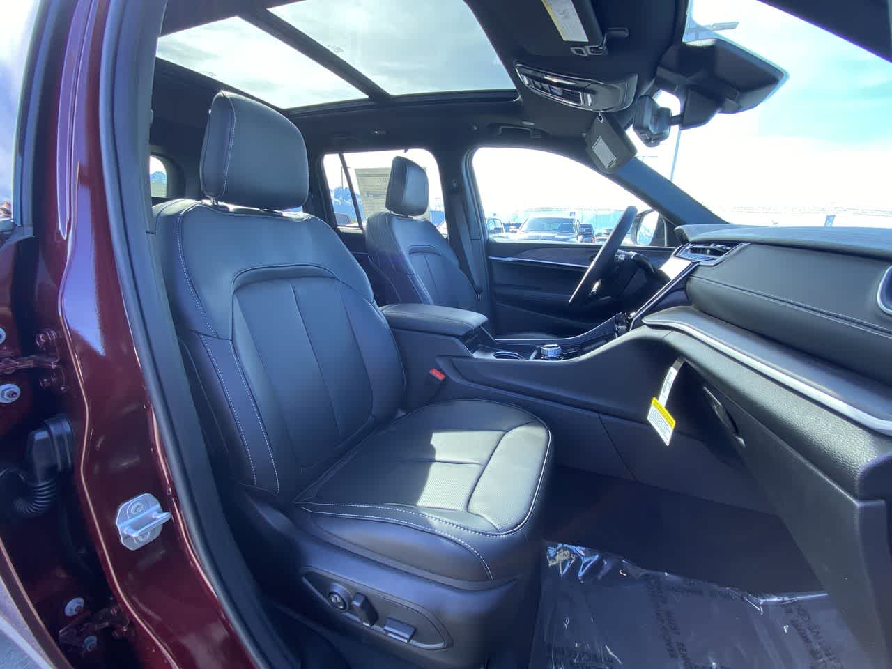 Thumbnail: 2025 Jeep Grand Cherokee - 33