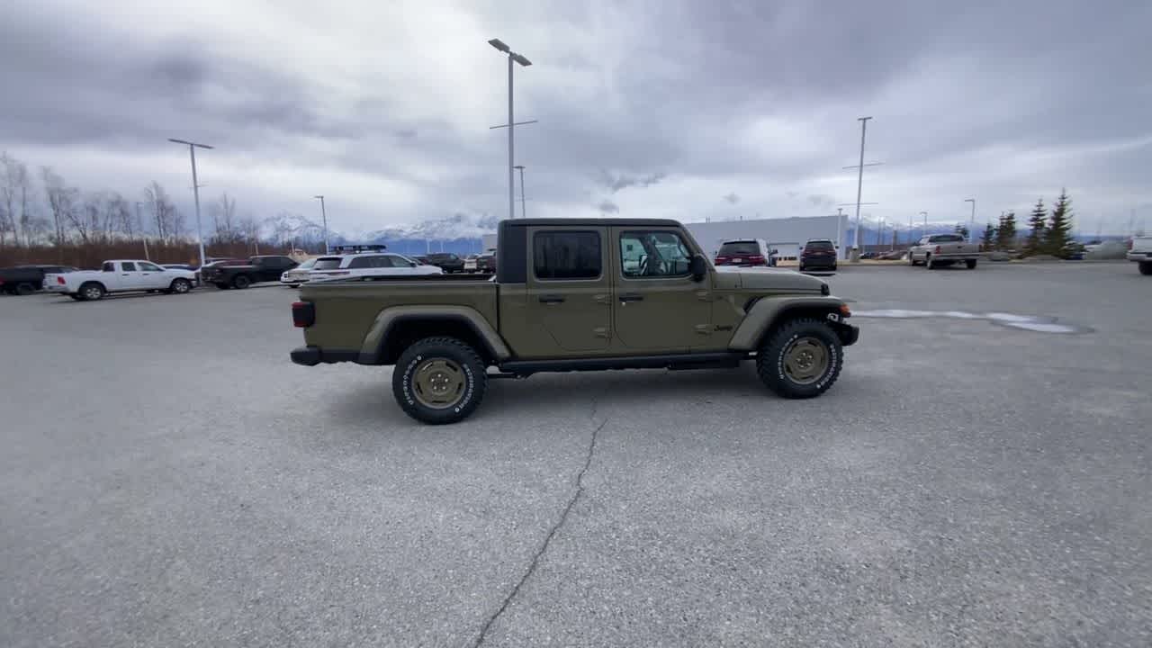 Thumbnail: 2026 Jeep Gladiator - 9