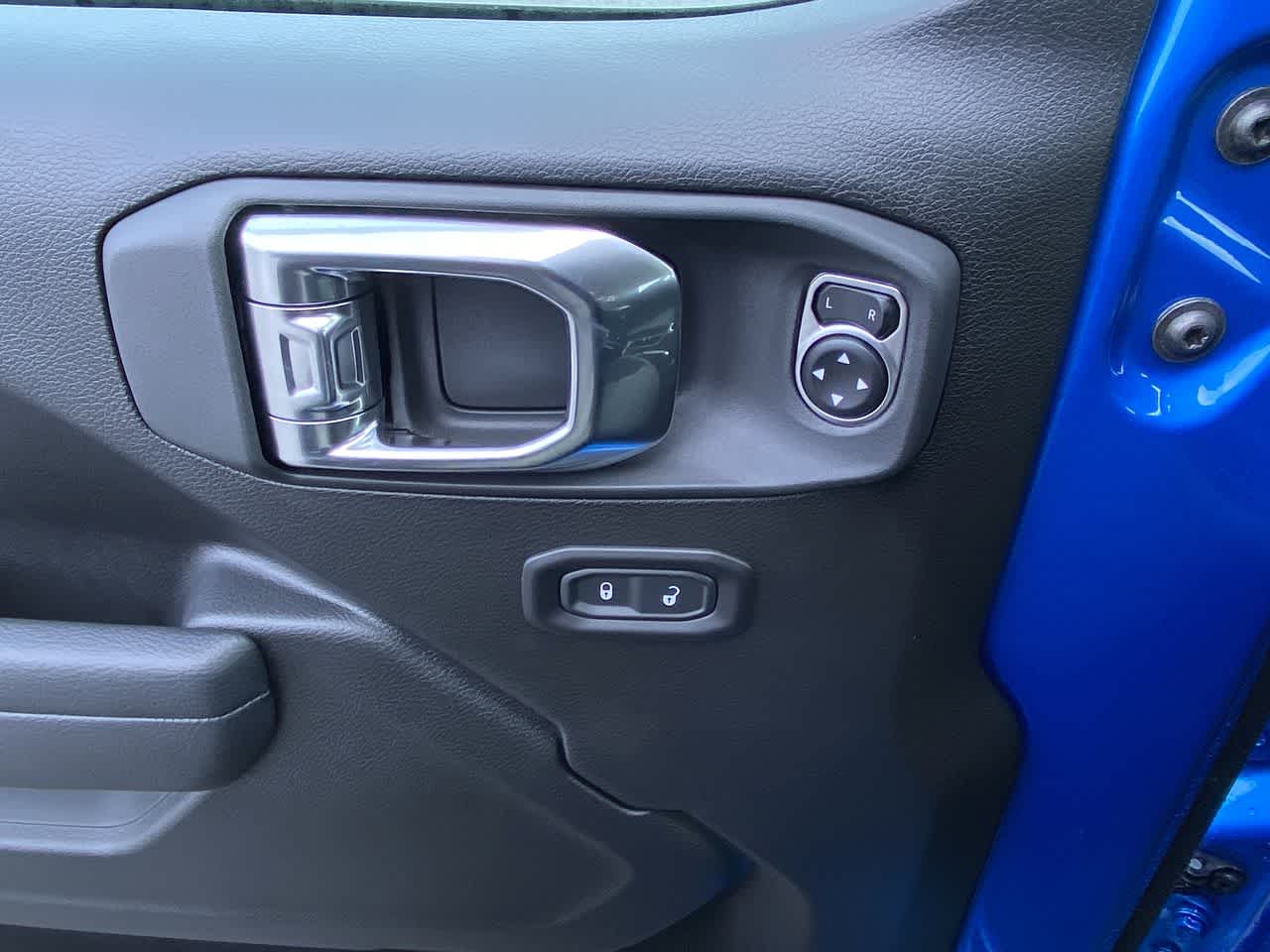 Thumbnail: 2025 Jeep Gladiator - 13