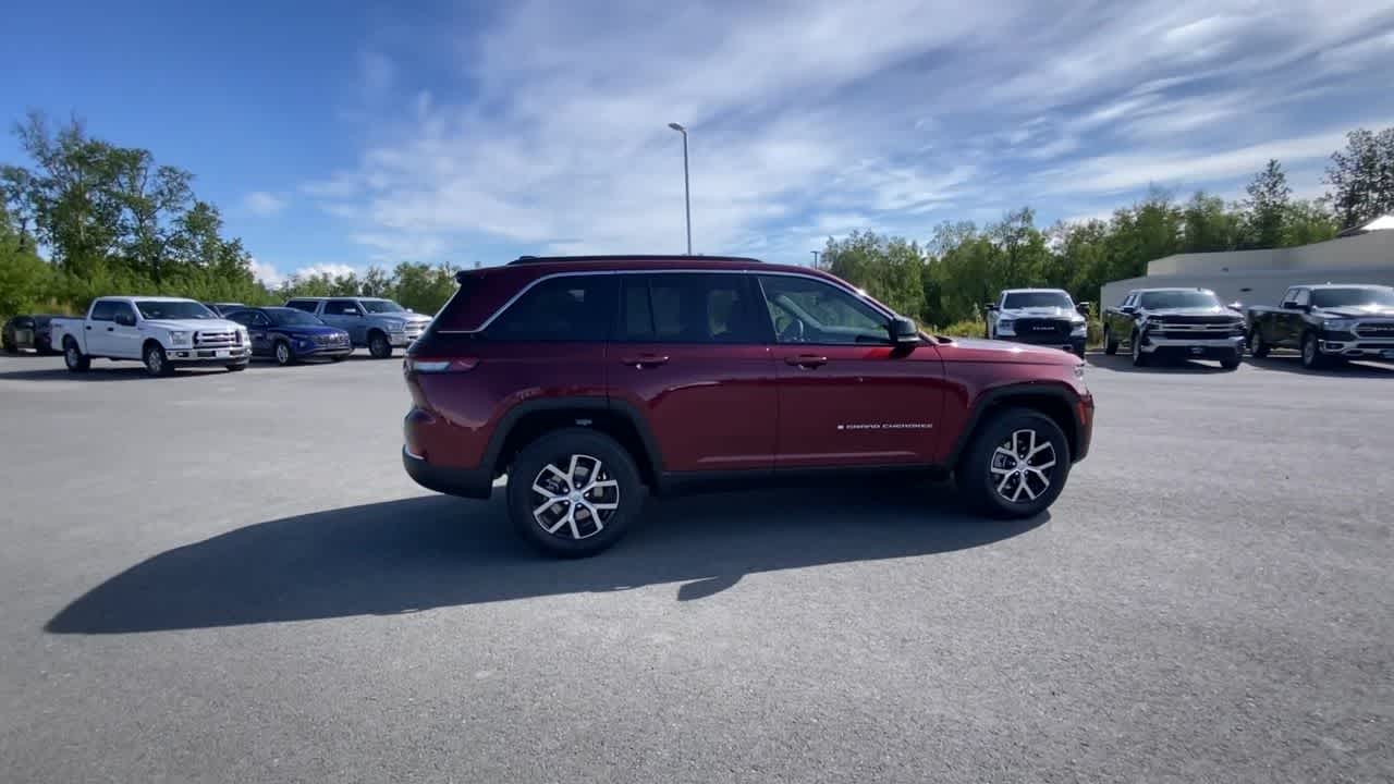 Thumbnail: 2025 Jeep Grand Cherokee - 15