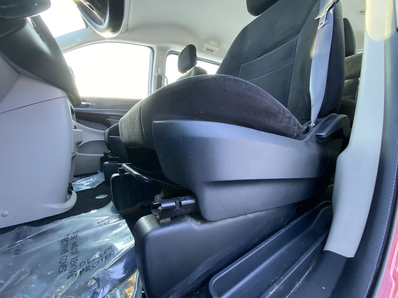 Thumbnail: 2015 Dodge Grand Caravan - 12