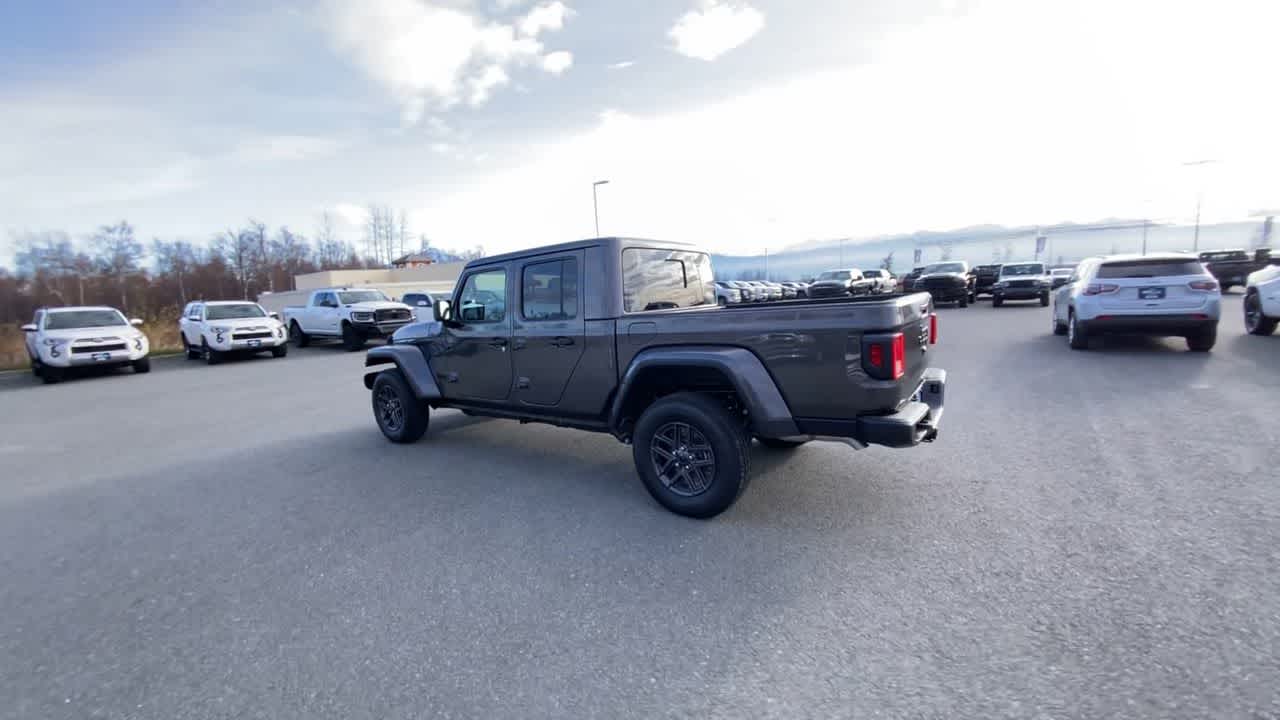 Thumbnail: 2025 Jeep Gladiator - 9