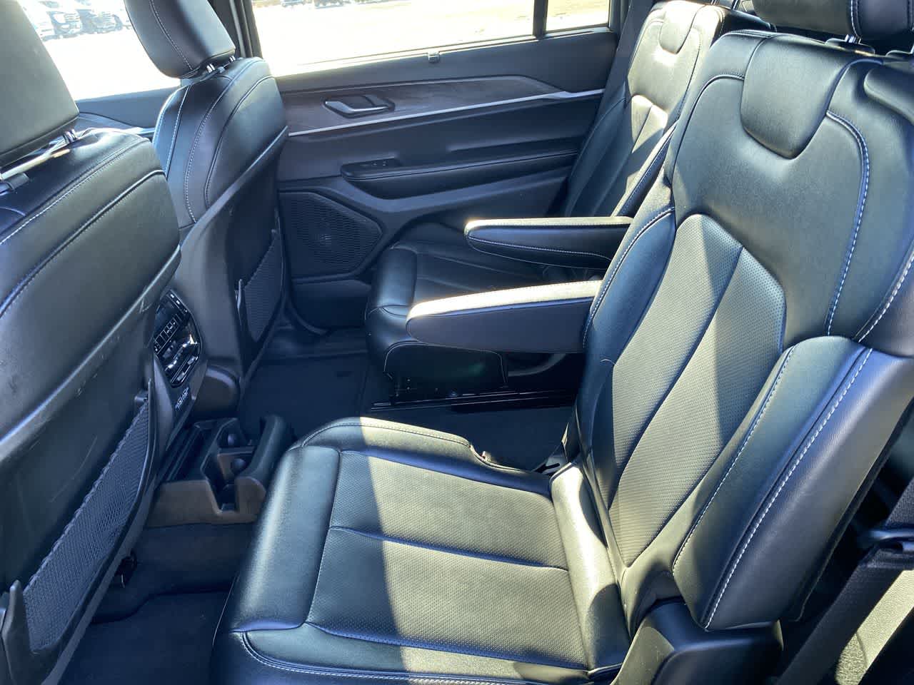 Thumbnail: 2024 Jeep Grand Cherokee L - 23