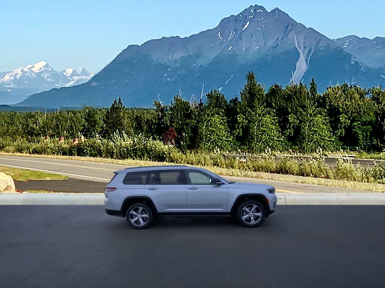 Thumbnail: 2025 Jeep Grand Cherokee - 8