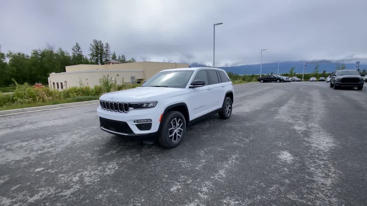 Thumbnail: 2025 Jeep Grand Cherokee - 14