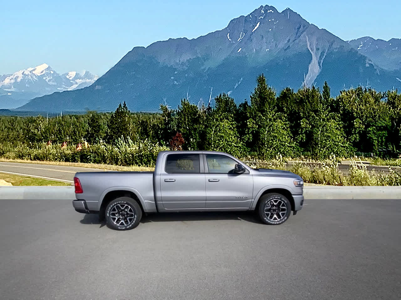 2025 RAM 1500 Laramie 6