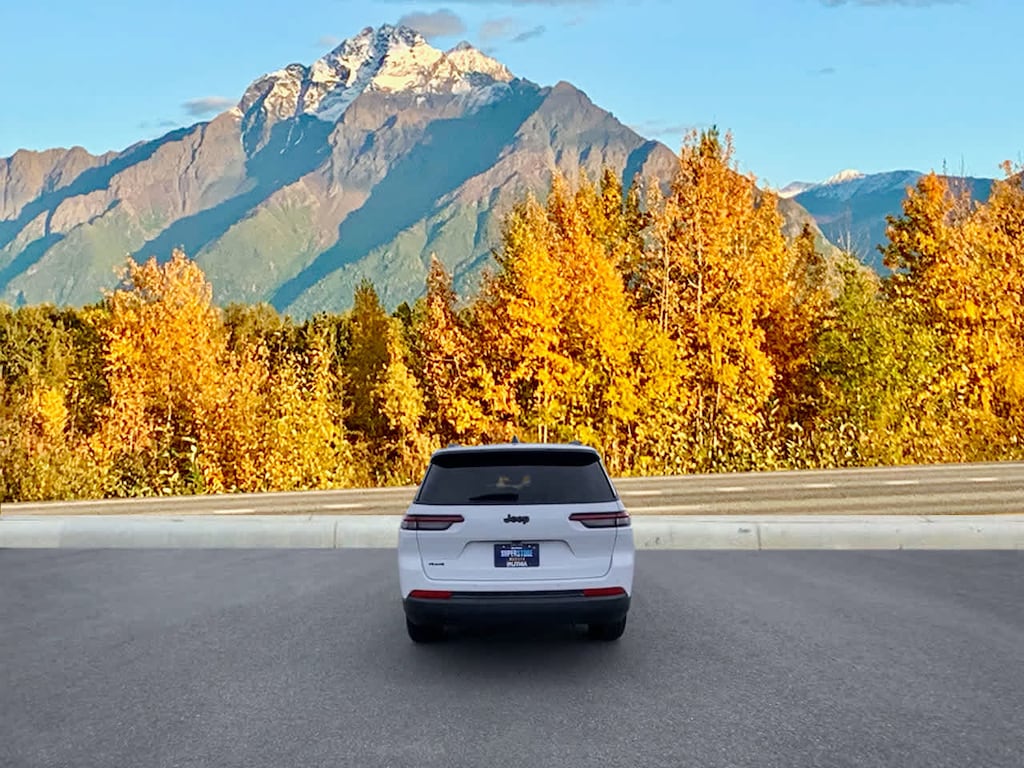 Used 2024 Jeep Grand Cherokee L Laredo SUV