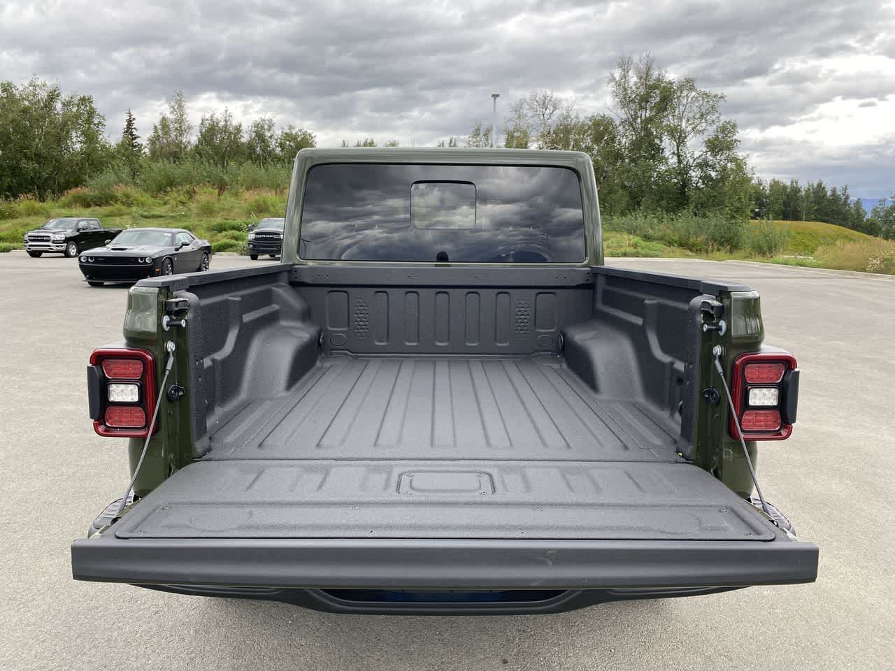 Thumbnail: 2023 Jeep Gladiator - 32