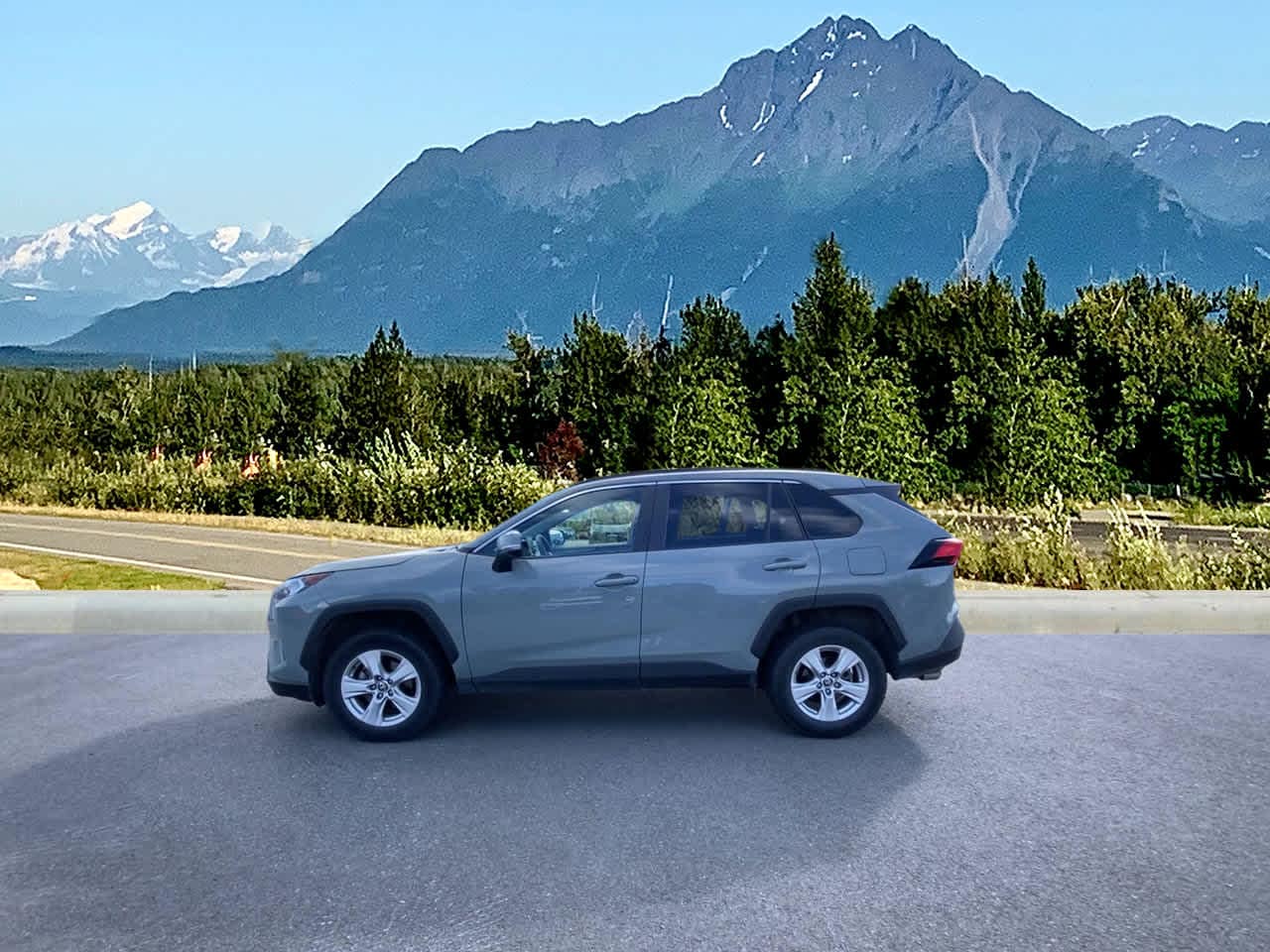 Used 2021 Toyota RAV4 XLE with VIN 2T3P1RFV2MW198200 for sale in Wasilla, AK