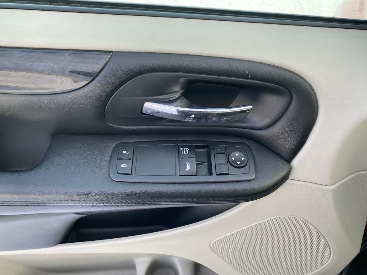 Thumbnail: 2015 Dodge Grand Caravan - 13