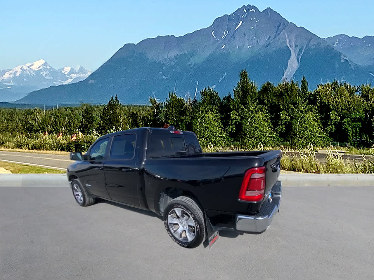 2024 Ram 1500 Laramie photo 3