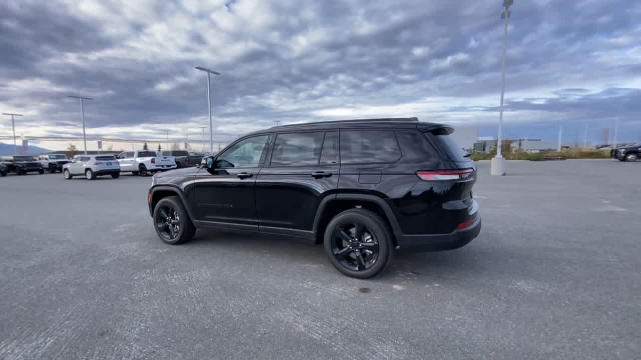 Thumbnail: 2025 Jeep Grand Cherokee - 9