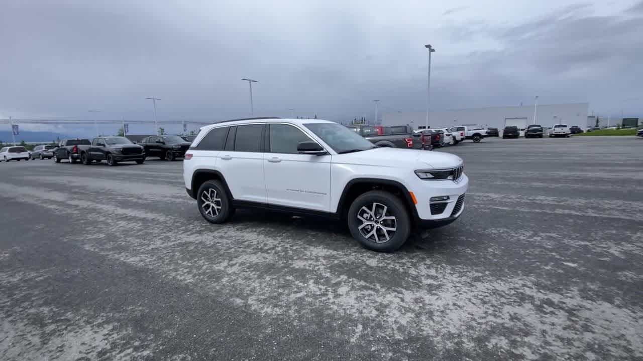 Thumbnail: 2025 Jeep Grand Cherokee - 10