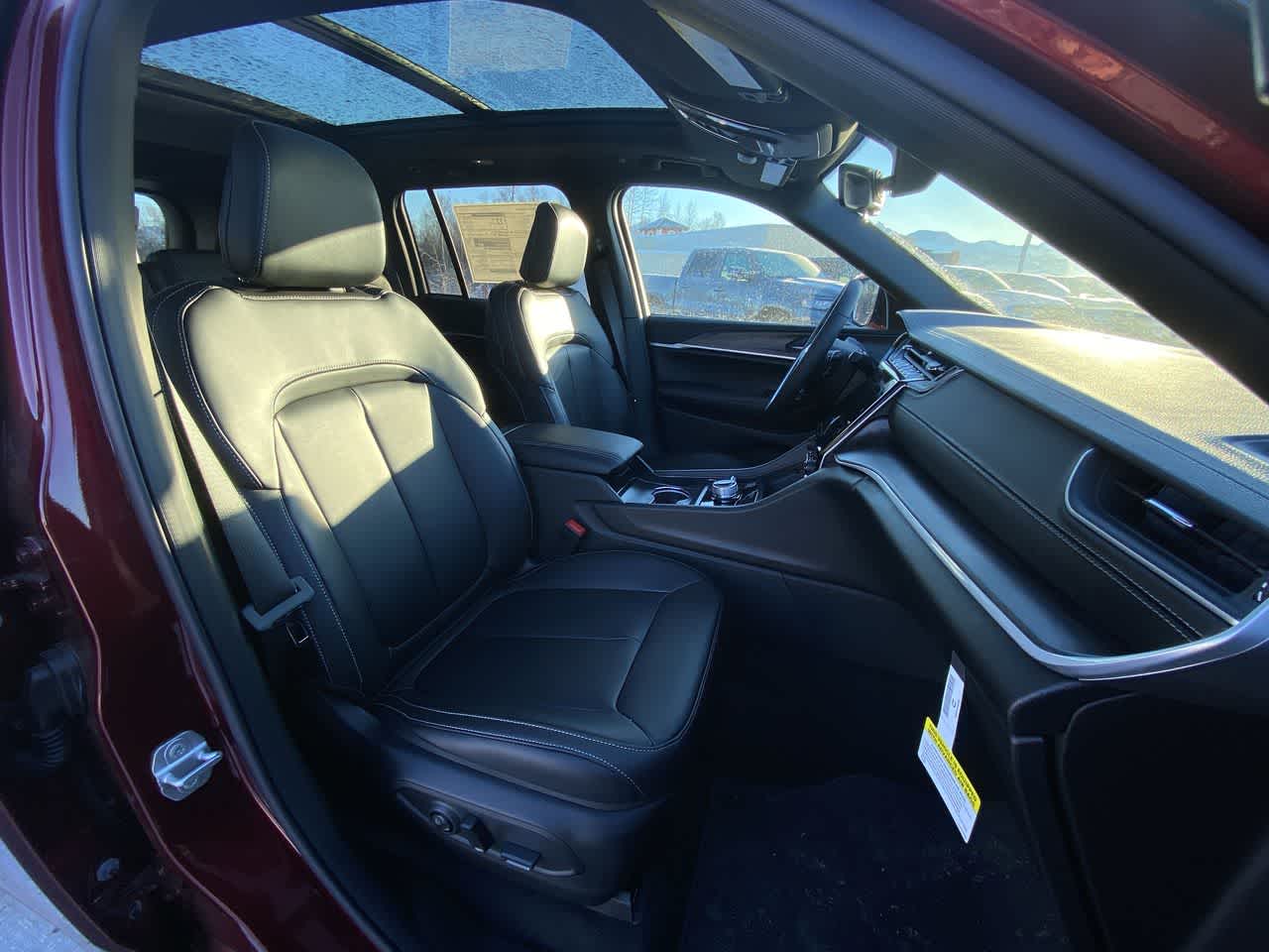 Thumbnail: 2025 Jeep Grand Cherokee - 27