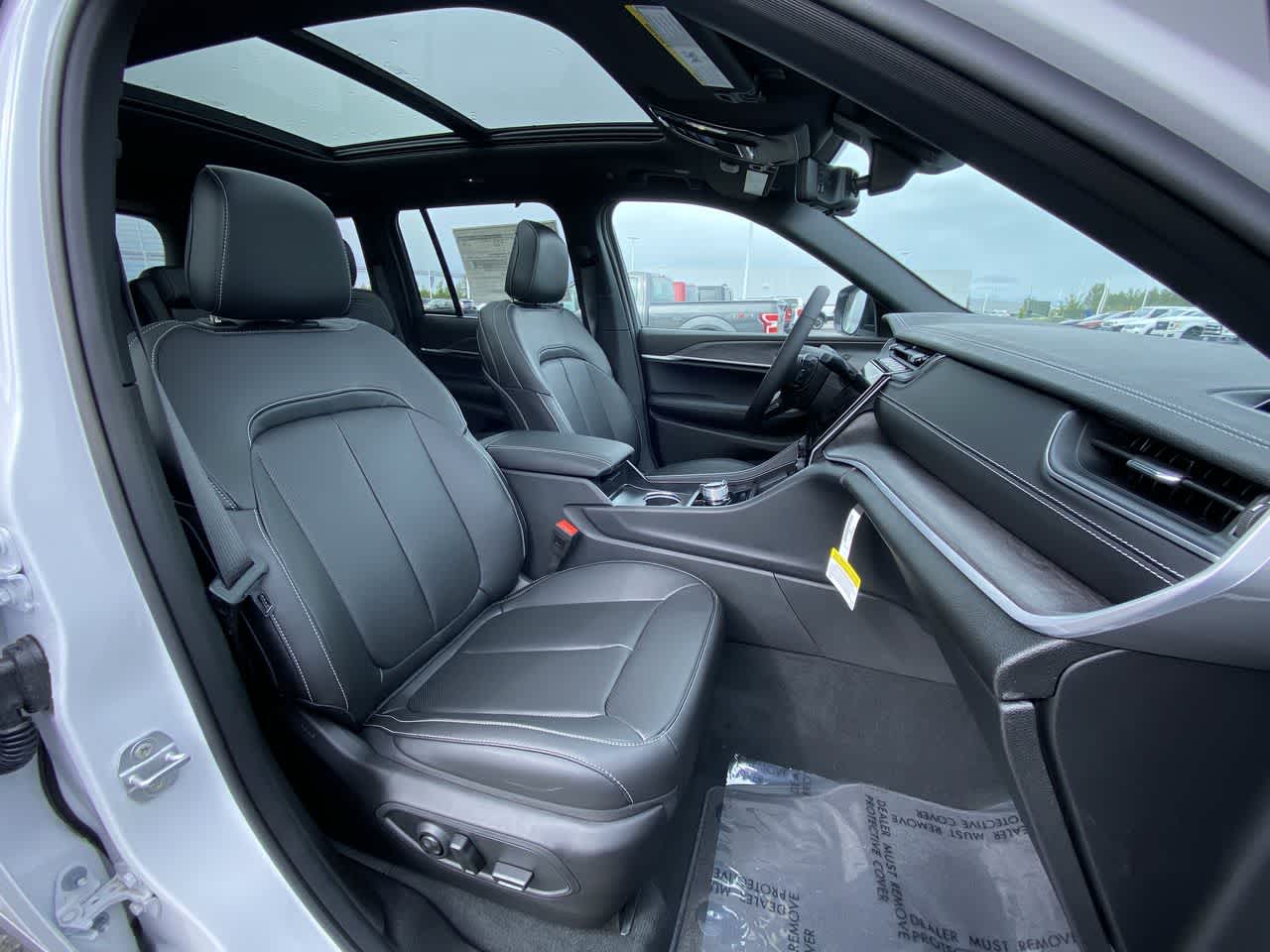 Thumbnail: 2025 Jeep Grand Cherokee - 33