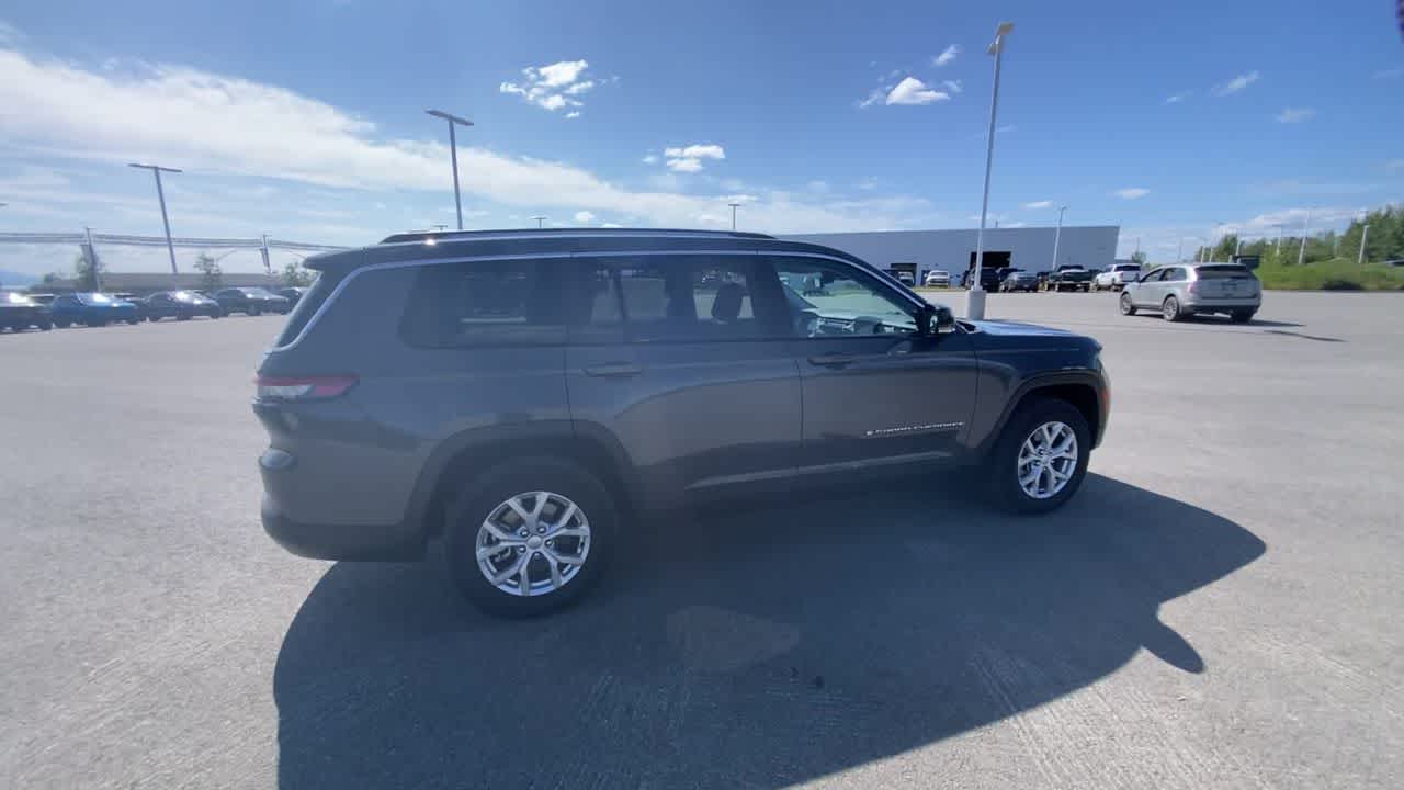 Thumbnail: 2023 Jeep Grand Cherokee - 13